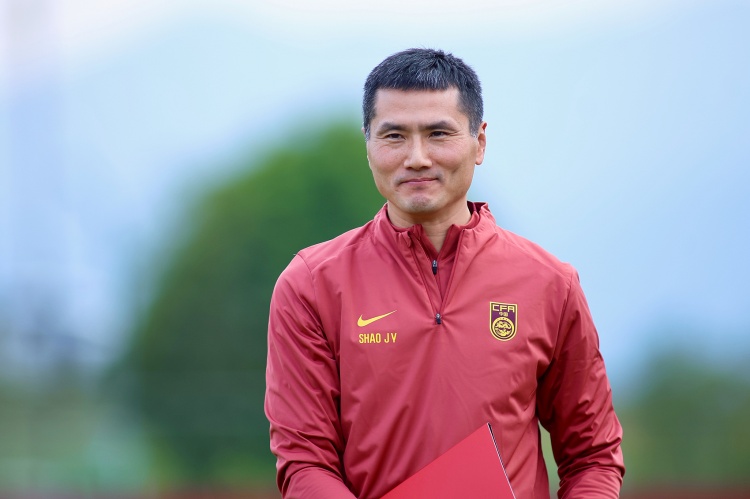 开云平台中国-北青：国足集训期间三点一线，教练组每天给球队开短会，上视频课