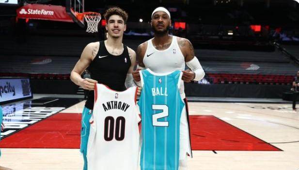 开云首页APP-两代“Melo”交换球衣 对垒青年才俊成甜瓜最大享受